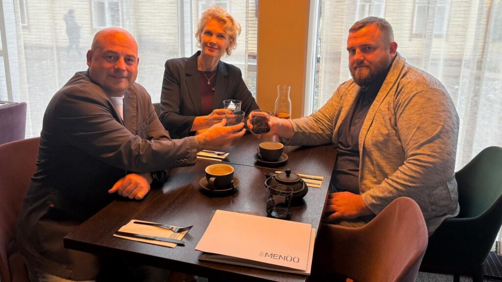 Vinni valla koalitsiooni esindajad Rauno Võrno (vasakult), Evelin Poolamets ja Kaido Höövelson.