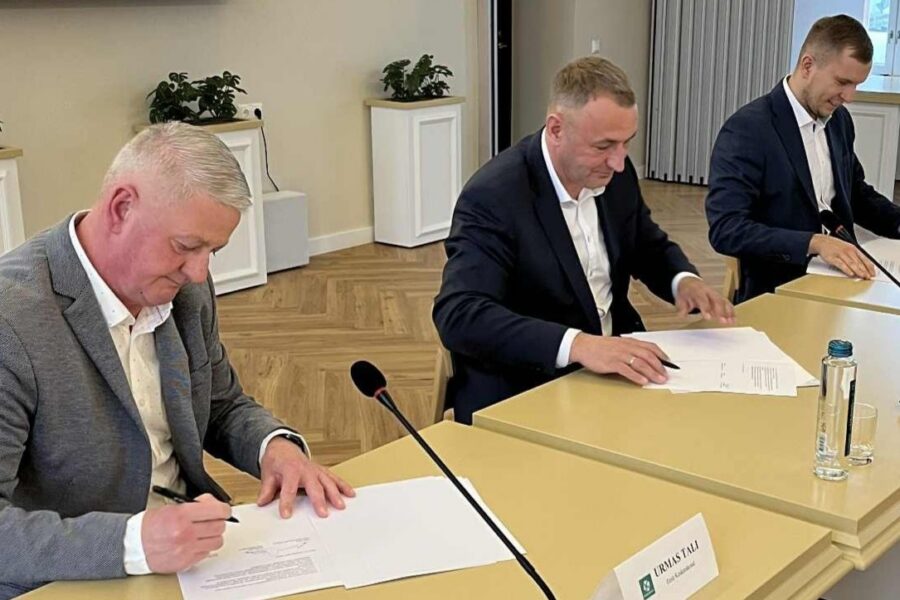 Võru linna koalitsioonilepingu allkirjastamine.