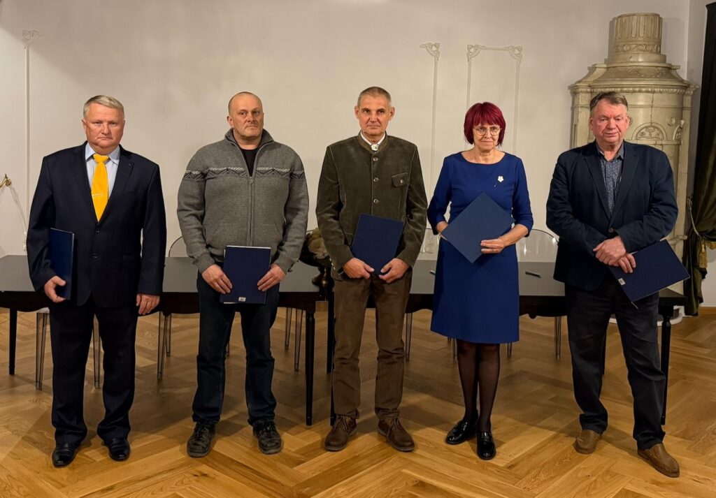 Põltsamaa valla koalitsiooni esindajad, Andres Vään paremal.