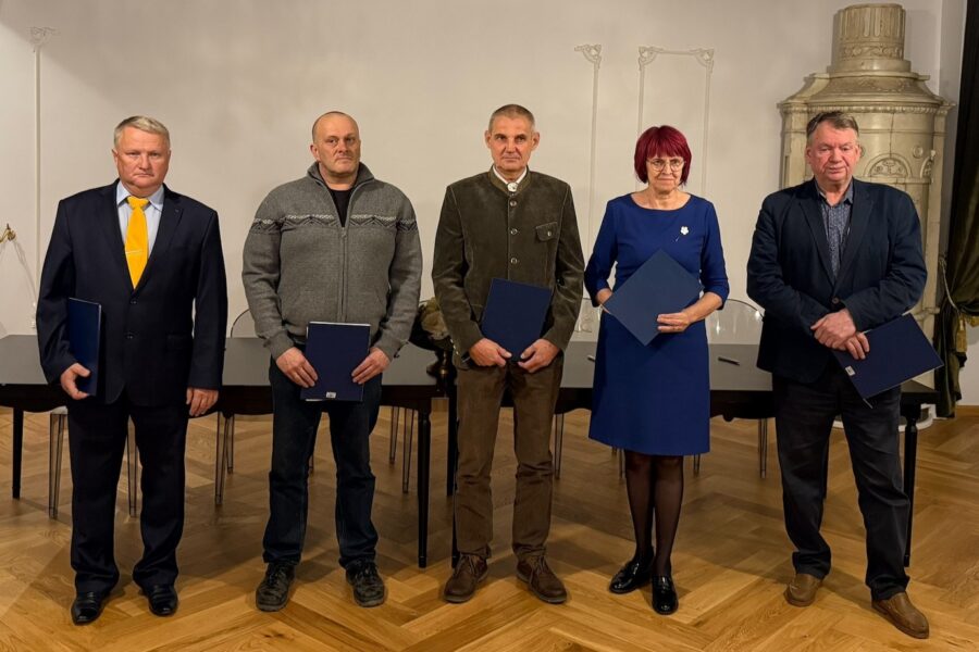 Põltsamaa valla koalitsiooni esindajad, Andres Vään paremal.